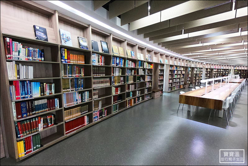 新北市特色圖書館 | 林口分館~像日本武雄圖書館的大書牆，專屬兒童閱讀空間，在林口三井outlet對面