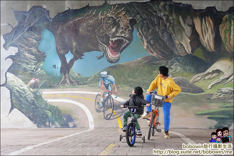 《 新北市出現特暴龍! 快跑 》華中橋3D侏儸紀恐龍彩繪公園、騎著單車帶家裡的恐龍去團聚