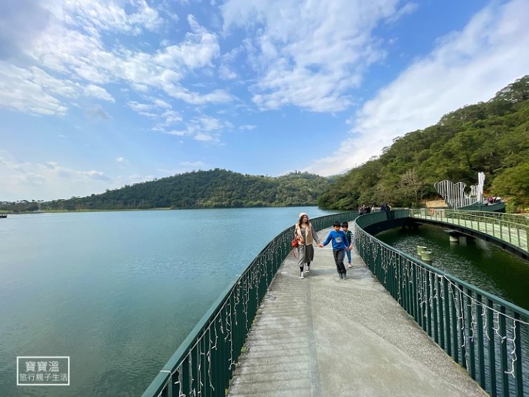 宜蘭礁溪》宜蘭版小日月潭「龍潭湖風景區」，野餐環湖步道踏青、大碗公溜滑梯好好玩 寶寶溫旅行親子生活