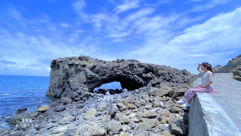 【澎湖鯨魚洞】最可愛的玄武岩海蝕景觀, 澎湖西嶼必玩景點, IG打卡熱門拍照點
