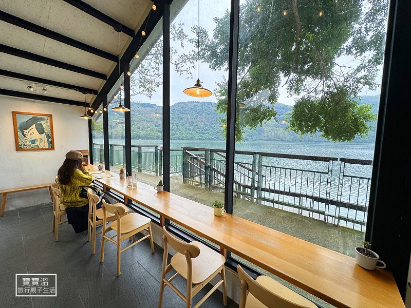 花蓮景觀咖啡【黑屋cafe】透明玻璃咖啡屋，鯉魚潭湖景第一排，喝咖啡吃早午餐超chill