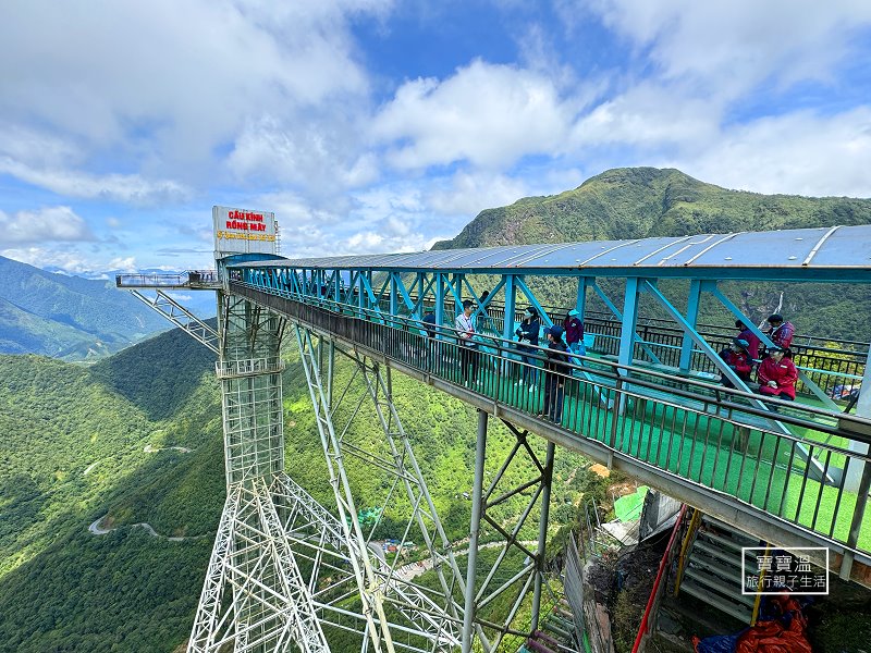 龍雲玻璃天空步道 Rong May Glass Bridge