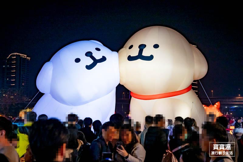 2026新北燈會》16大馬年主題燈區攻略, 線條小狗IP超萌出馬, 近170攤美食小吃市集 (附燈區位置, 點燈時間, 賞燈建議路線)